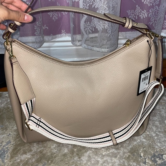 DKNY - Picture 4 of 9